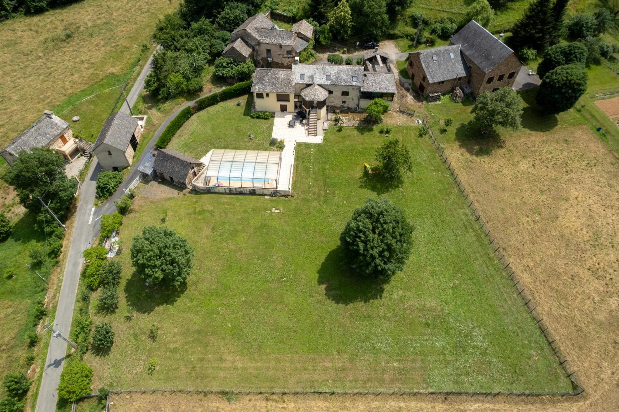 Вілла Grand Gite Piscine, L'Estrebaldie Aveyron Centres Екстер'єр фото