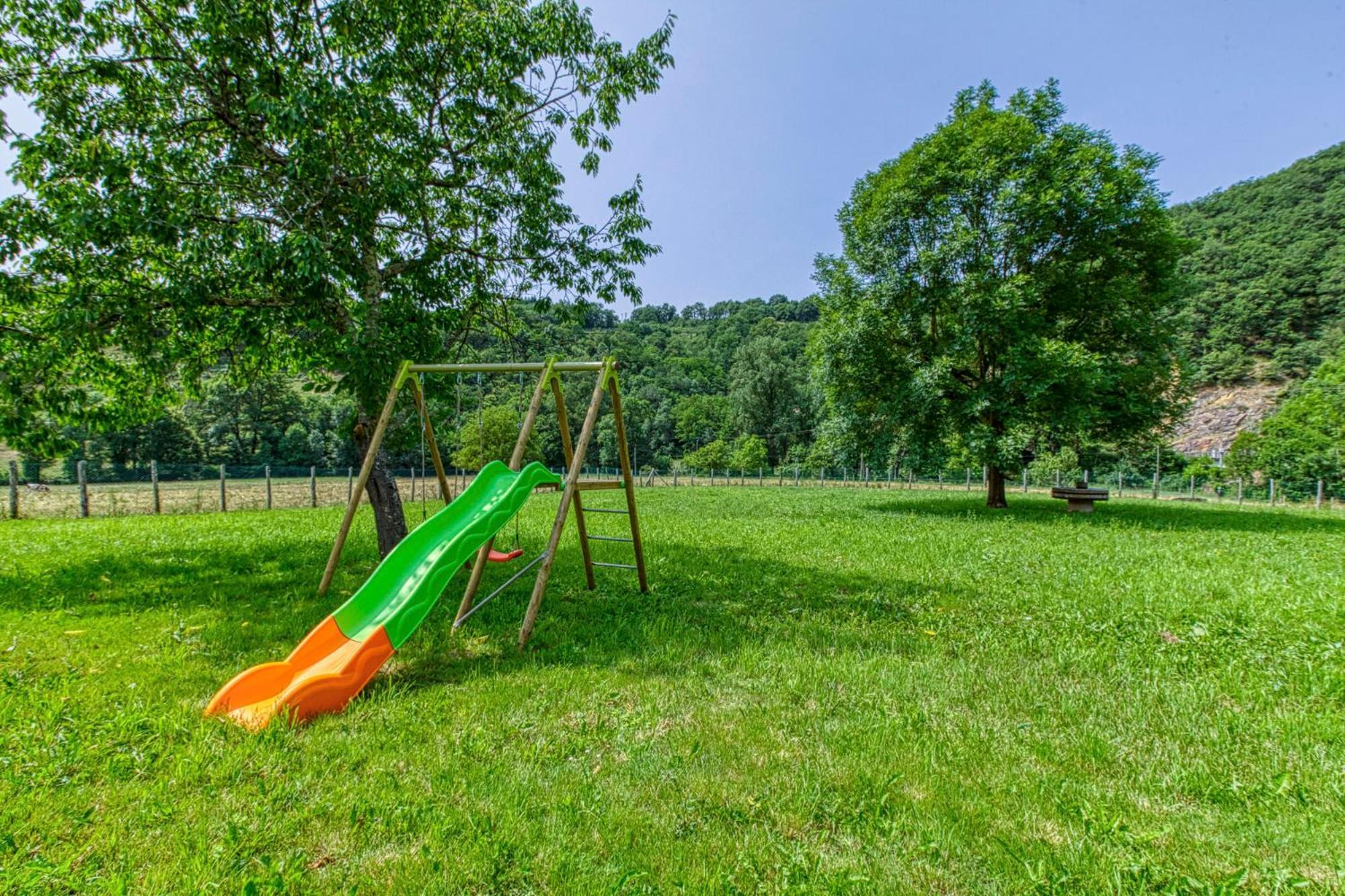 Вілла Grand Gite Piscine, L'Estrebaldie Aveyron Centres Екстер'єр фото