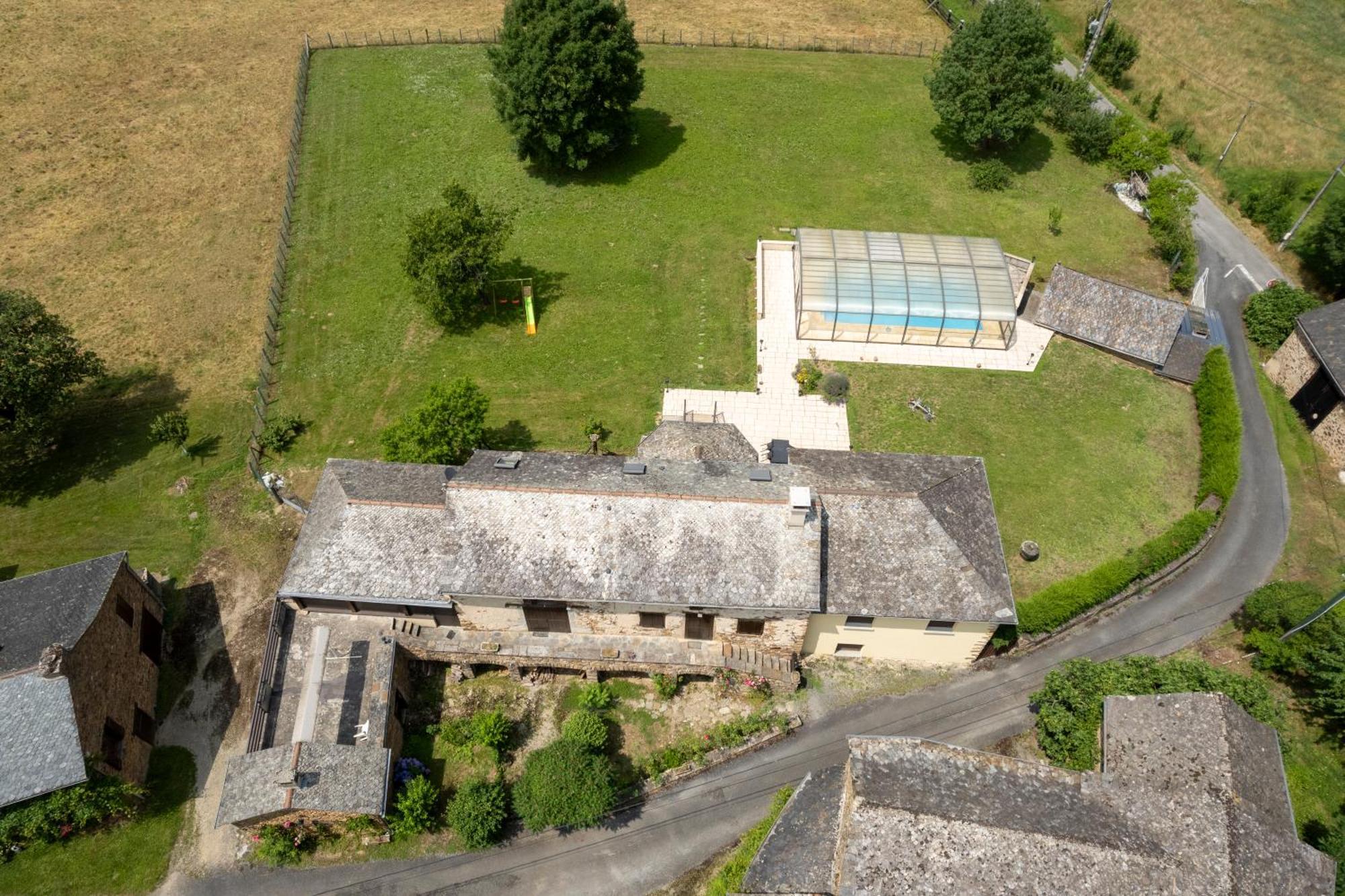 Вілла Grand Gite Piscine, L'Estrebaldie Aveyron Centres Екстер'єр фото