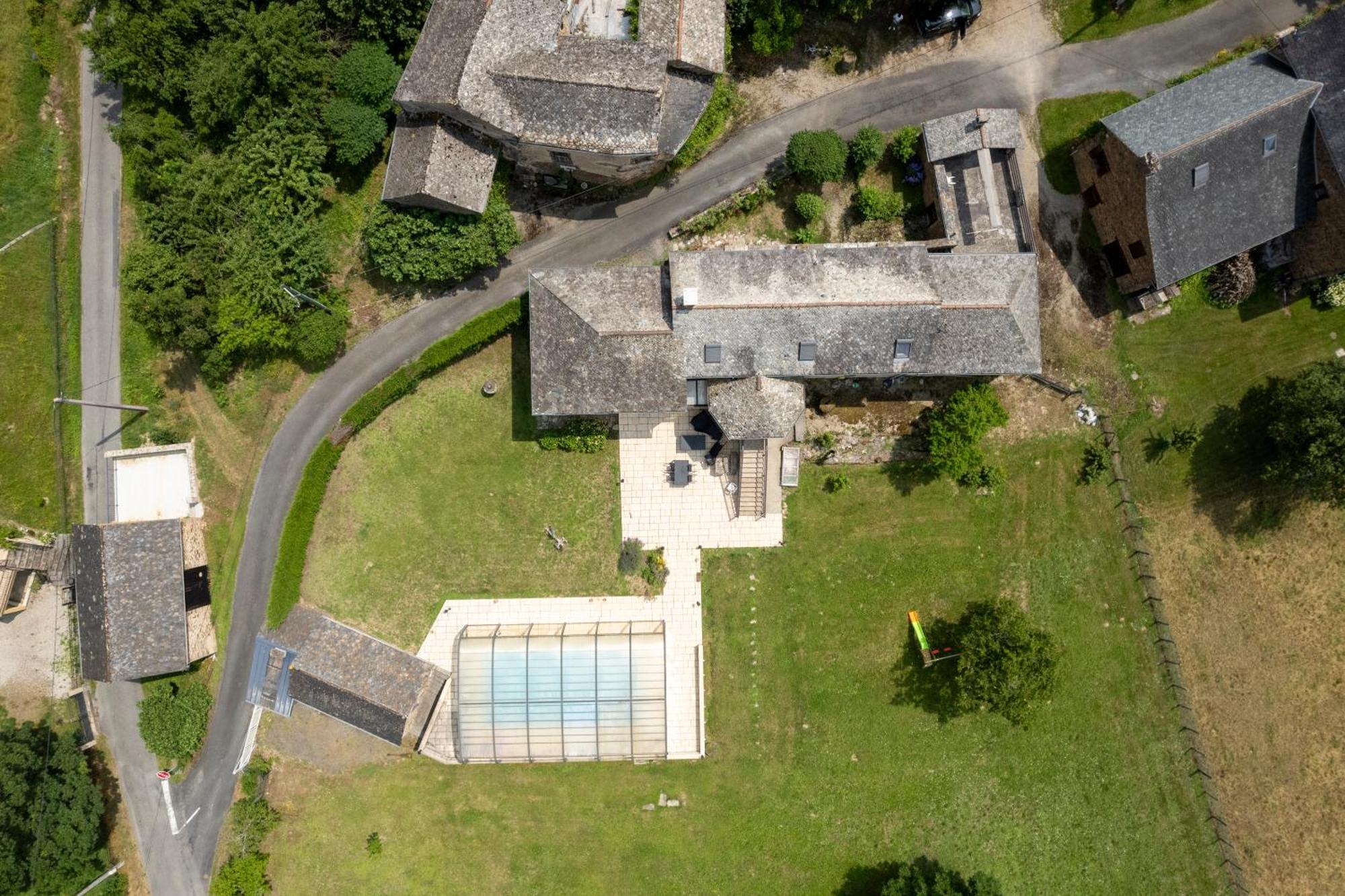 Вілла Grand Gite Piscine, L'Estrebaldie Aveyron Centres Екстер'єр фото